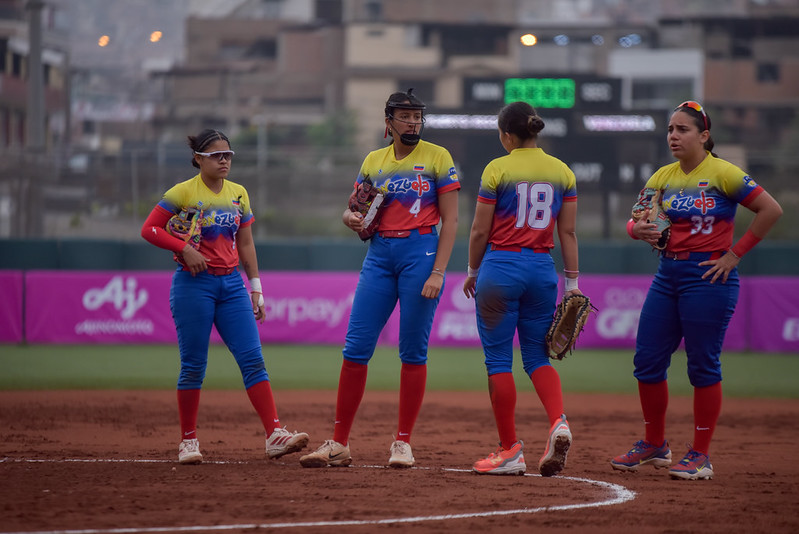 Softbol femenino batalló hasta lo último