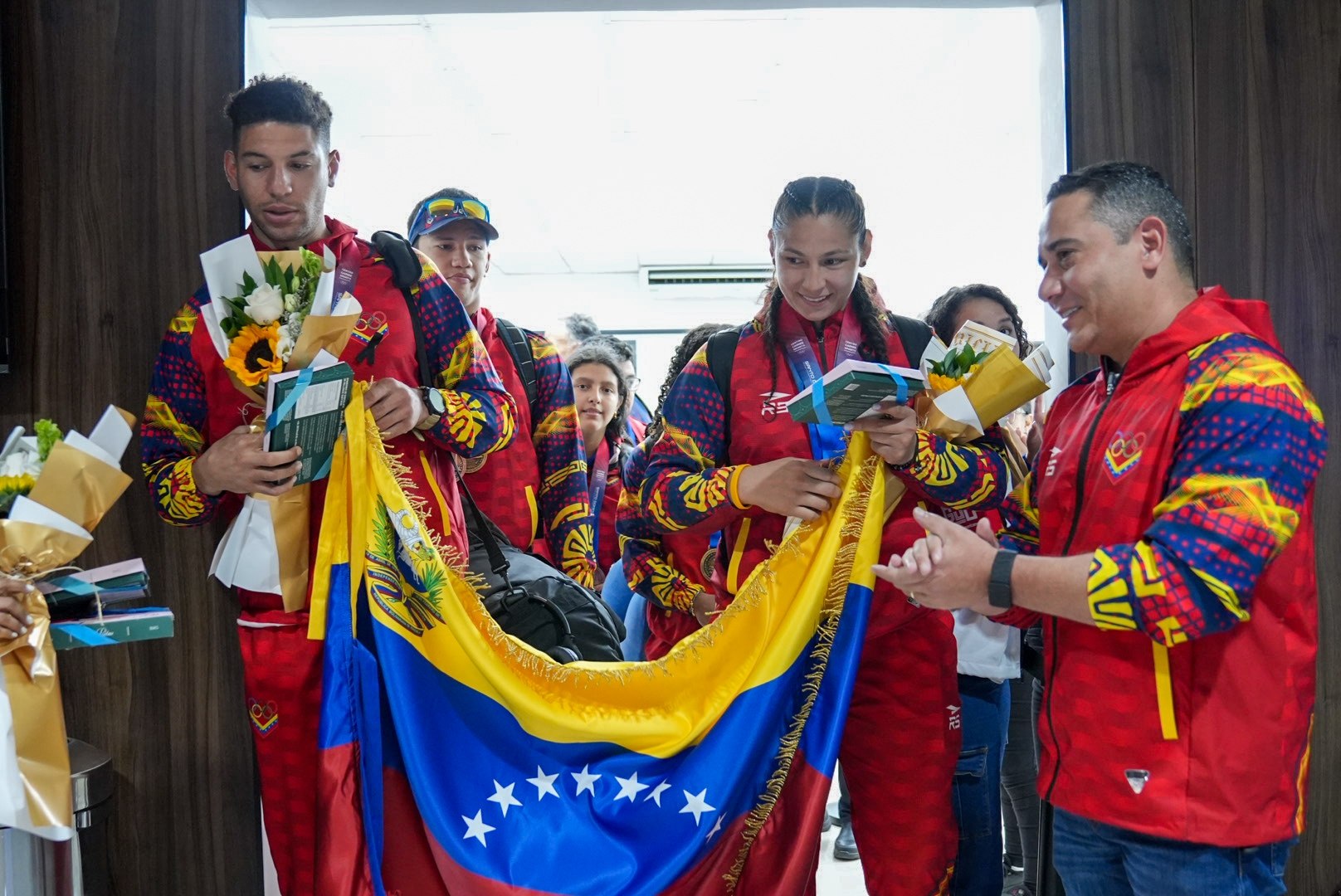 Campeones volvieron llenos de oro