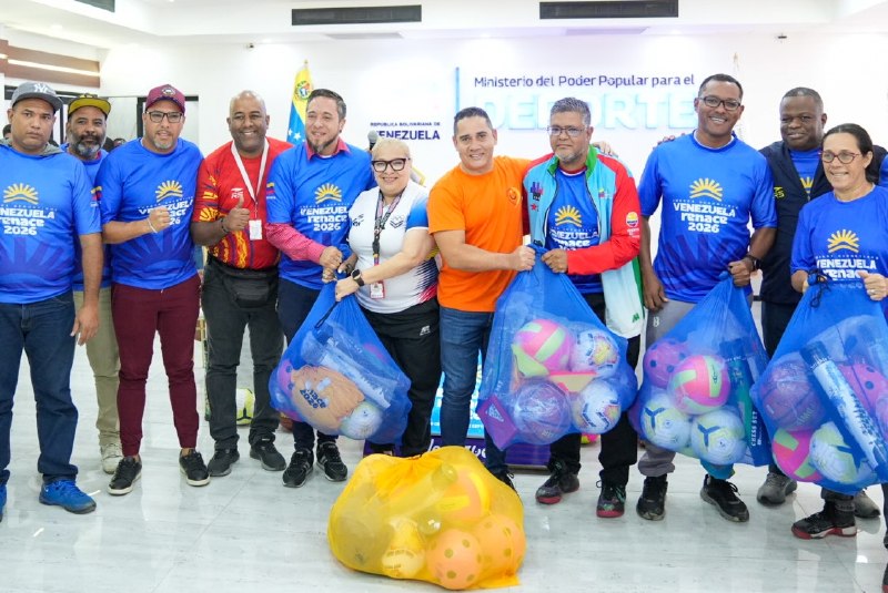 Venezuela Renace entregó material deportivo