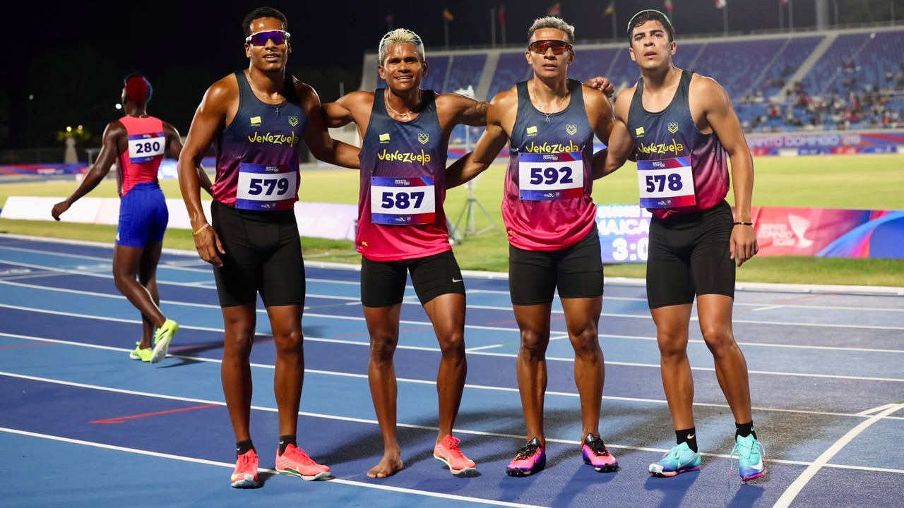 Posta 4x400 se encaminó al podio