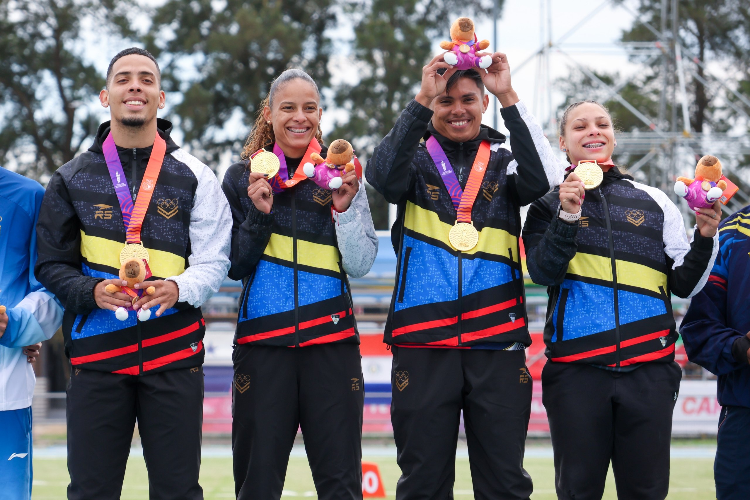4x100 mixto remontó hasta el oro