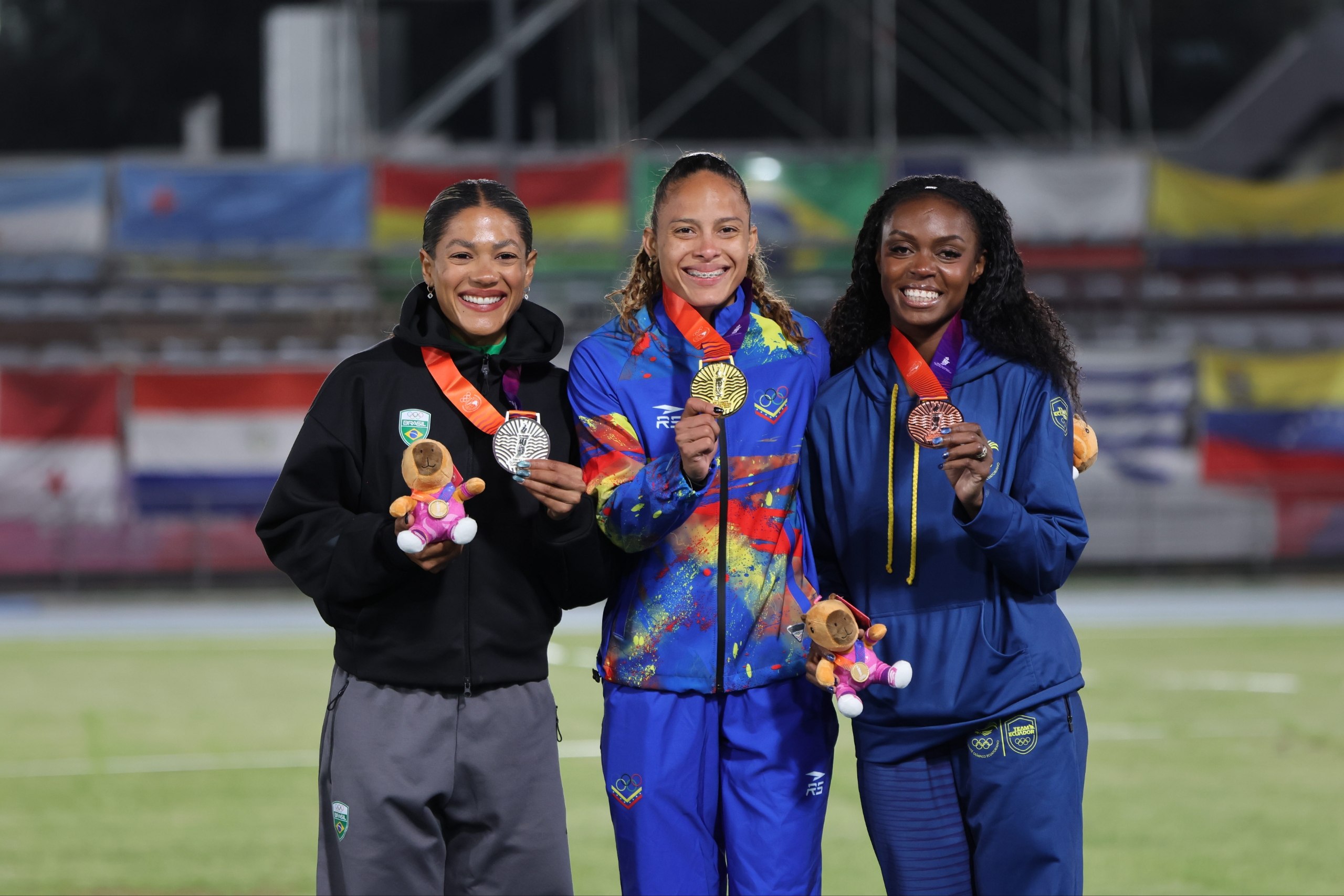 Jiménez duplica oro y boleto panamericano