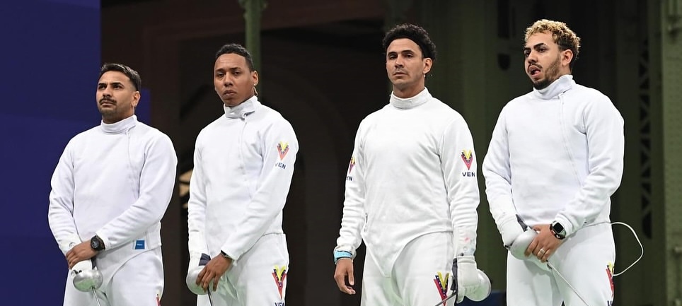 Equipo de espada enfrenta desafíos en la Copa del Mundo de Vancouver