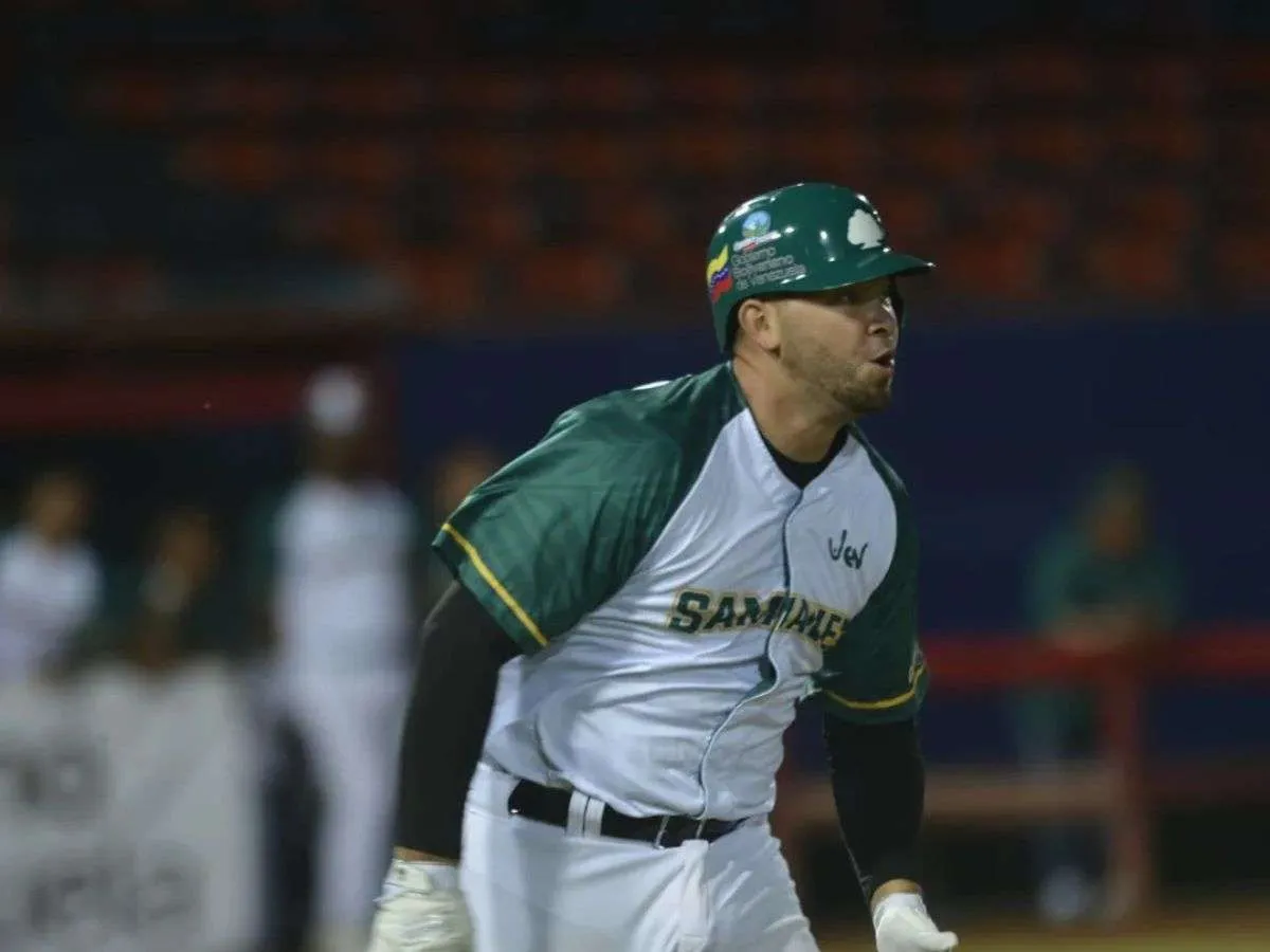 Samanes extiende invicto en Liga Mayor