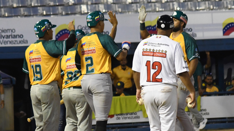 Triple empate en la Liga Mayor