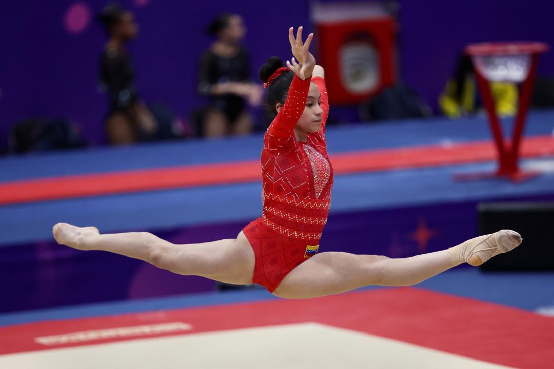 Sofía García en la final de suelo en gimnasia