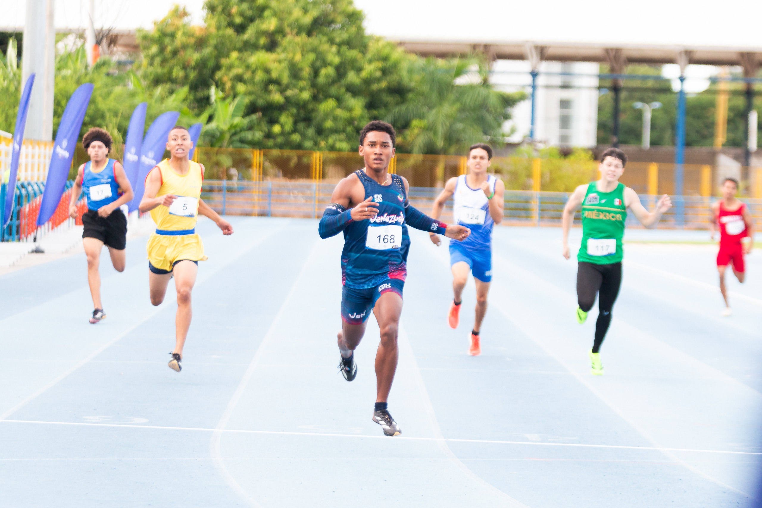 Atletismo escolar barrió en 400 metros