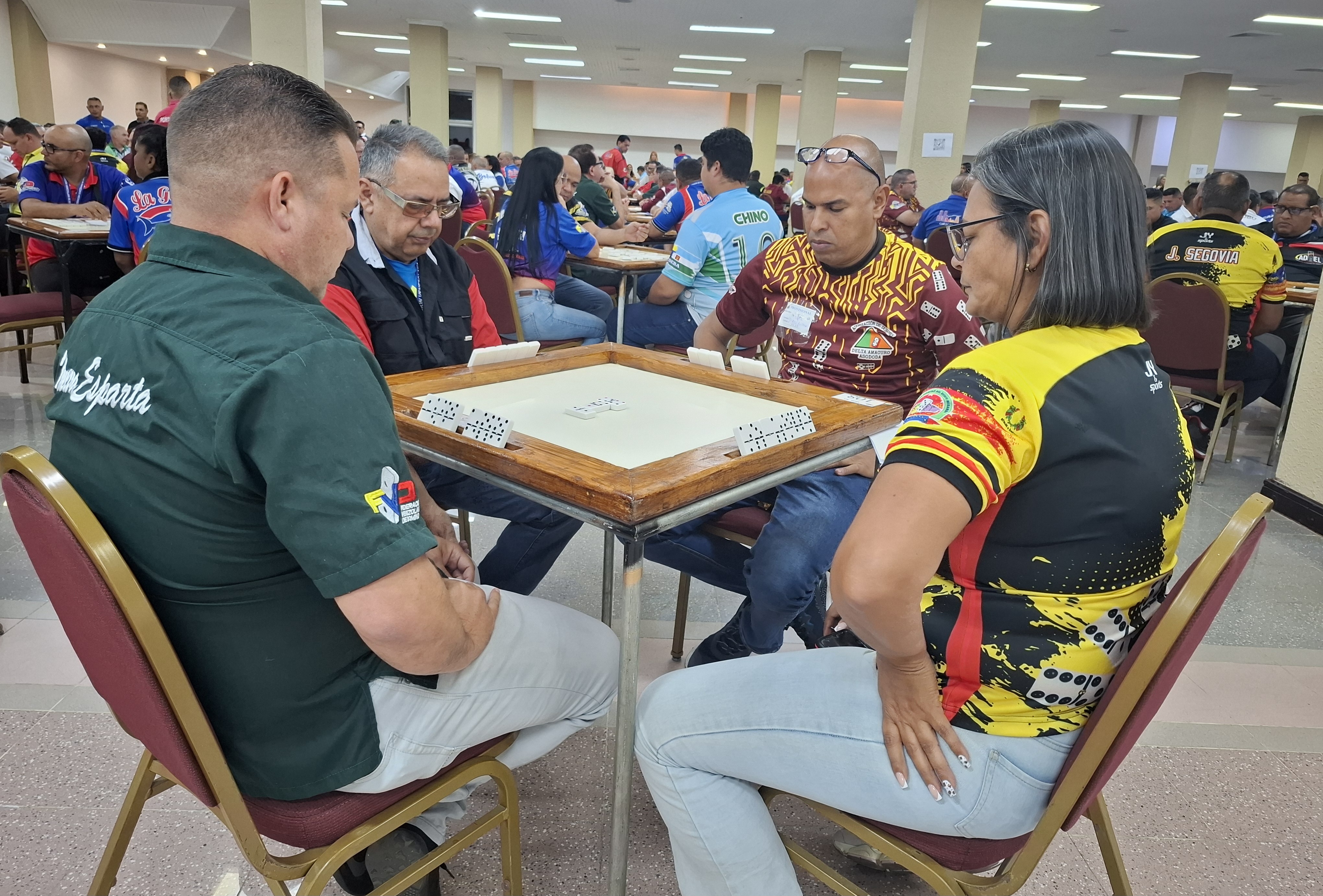 El dominó venezolano inicia el año 2025 por todo lo alto