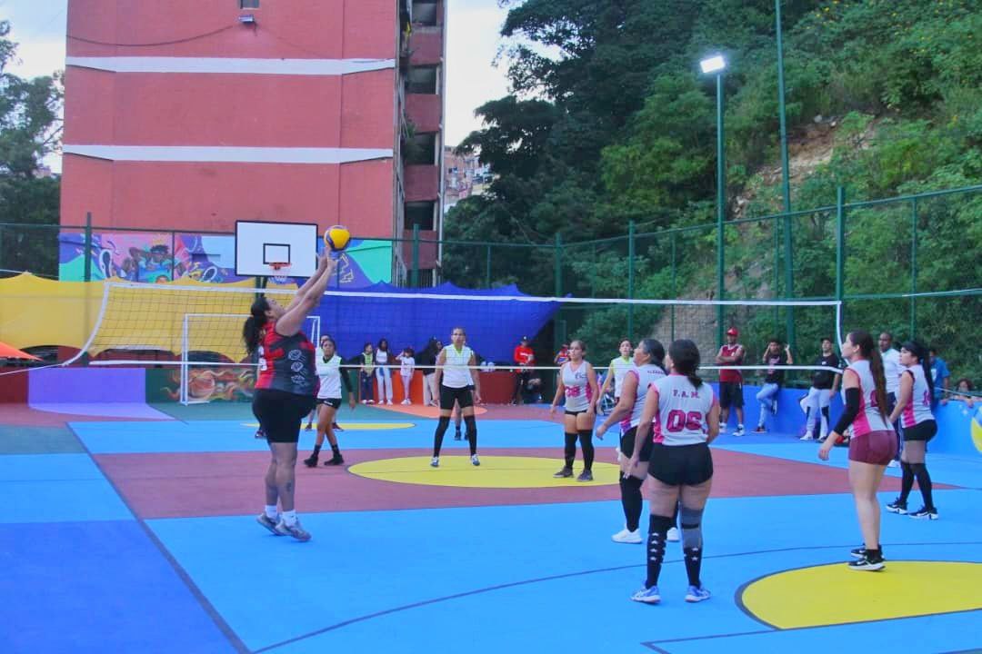 Cancha Deportiva "Silvino Luces" es recuperada para más de 30 escuelas