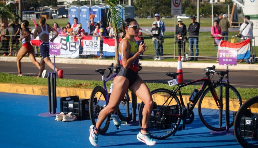 Yaniuska Jiménez lidera el triatlón