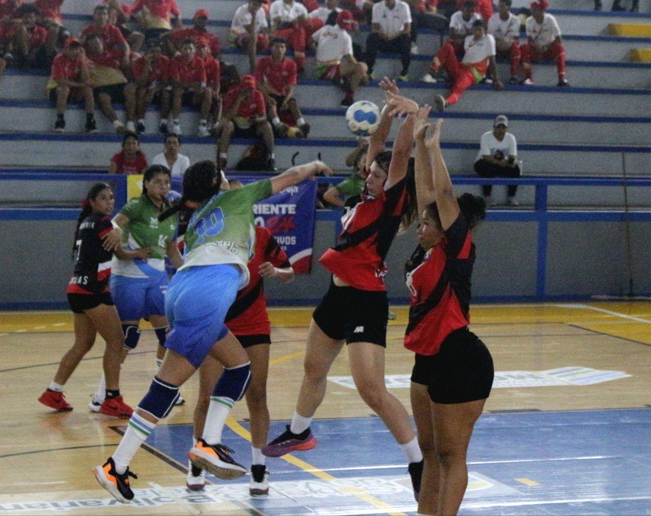 Balonmano a la batalla por Asunción