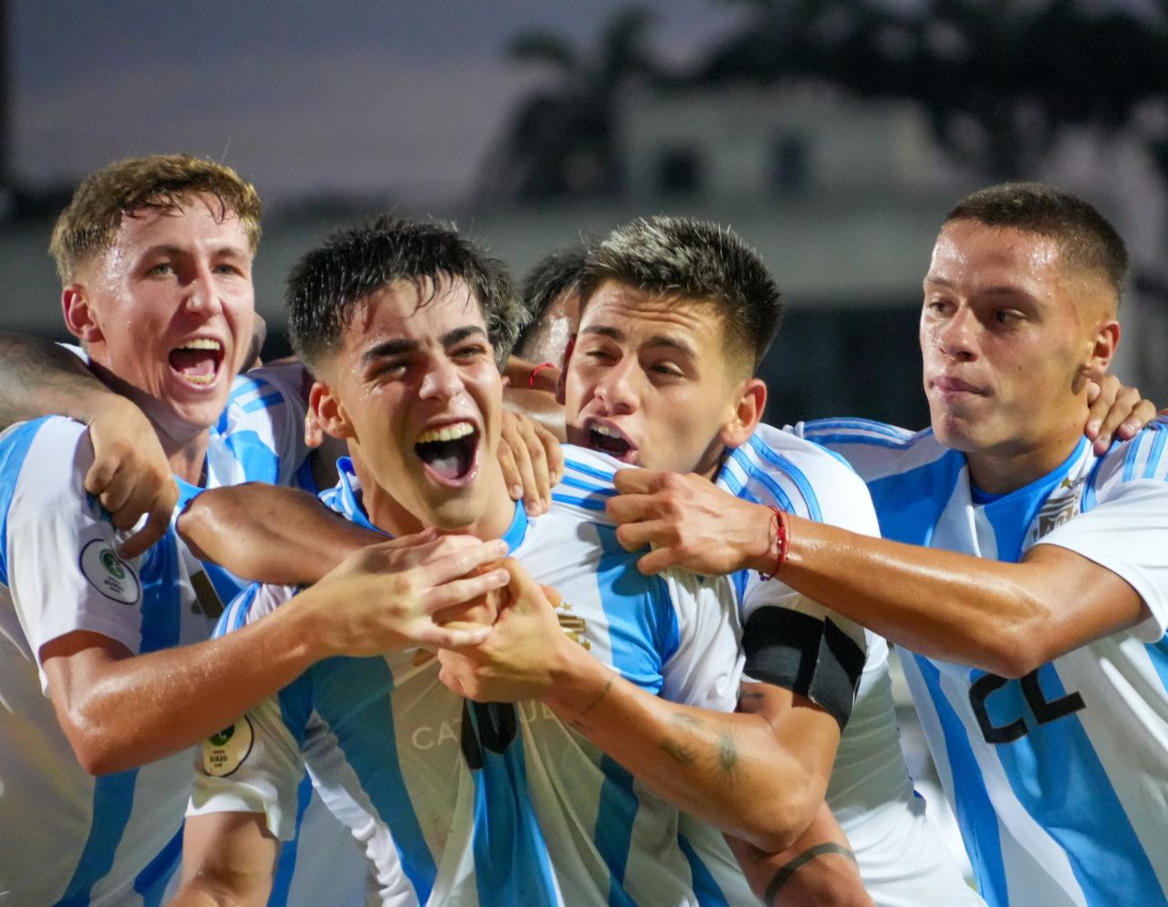 Argentina dueña del balón ante Bolivia.