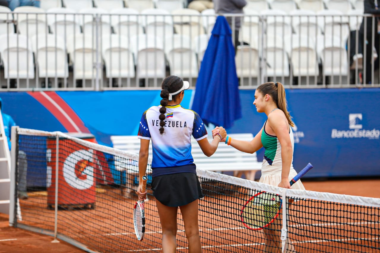 Vanesa Suárez logra segunda victoria en el tenis individual femenino