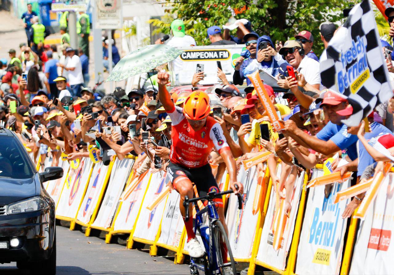 Gabriel Mendoza cumple el objetivo y le da un nuevo triunfo a la Lotería del Táchira