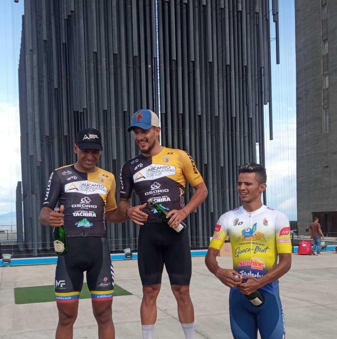 Vuelta Venezuela: Edwin Torres se adueñó de Barquisimeto