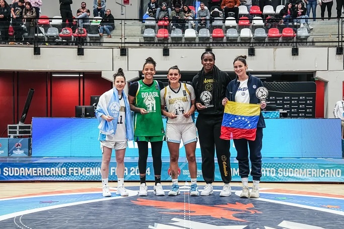 Baloncesto Femenino logró cuarto lugar en el Suramericano
