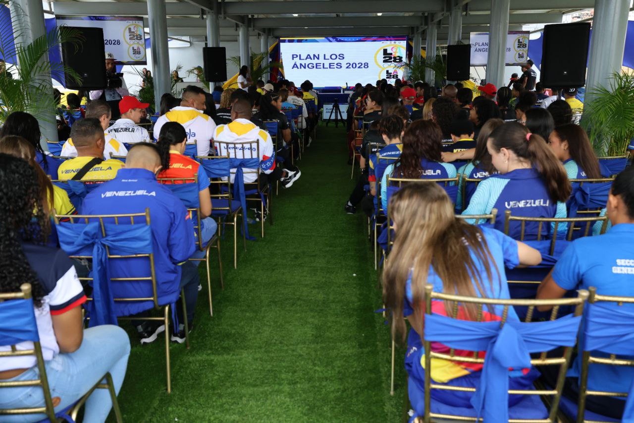 Héroes y heroínas deportivos conocen Plan Los Ángeles 2028
