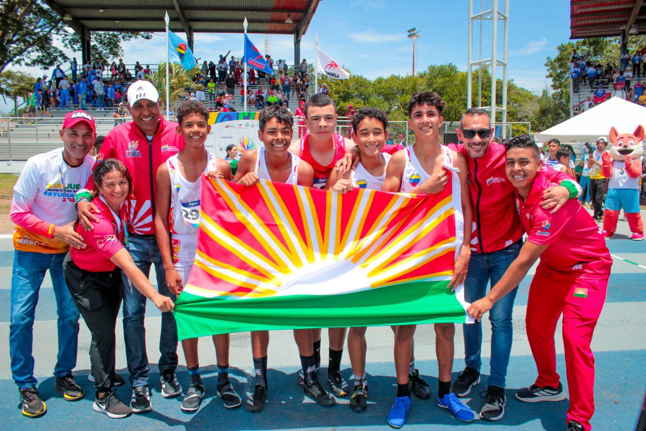 Lara se coronó en atletismo estudiantil