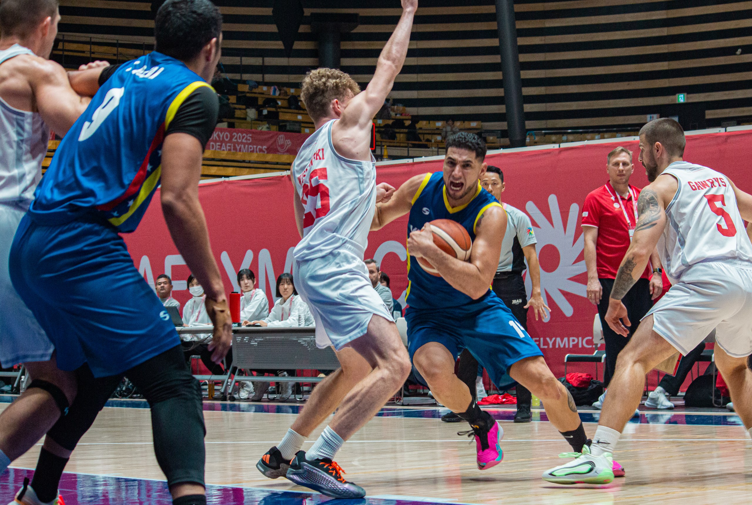 Baloncesto va ante Grecia en cuartos de final