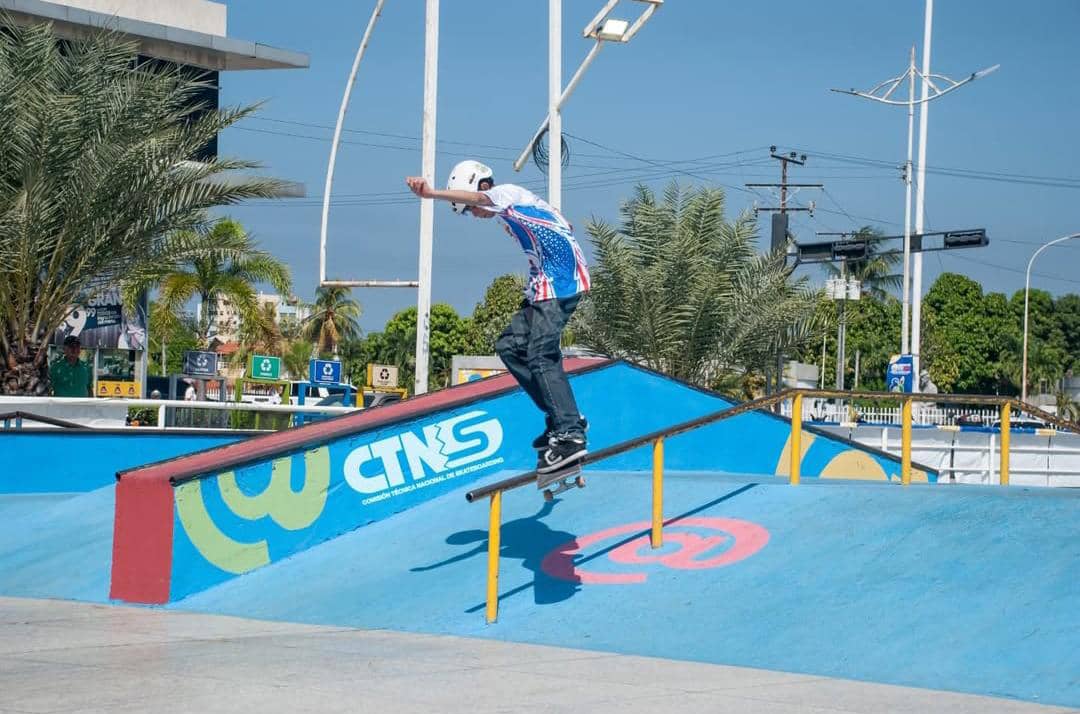 Skateboarding avanza con pasos sólidos