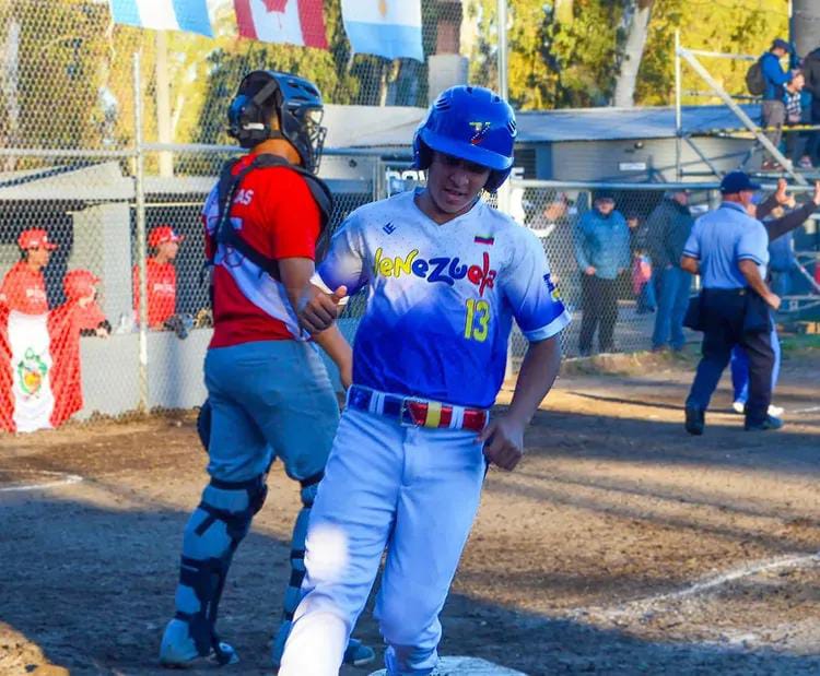 Softbol sub-18 se mantiene en la pelea