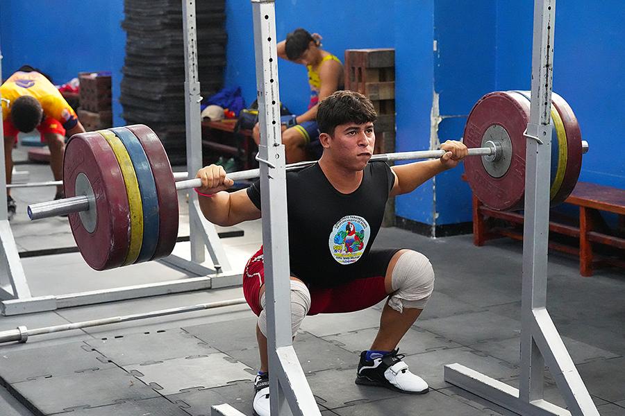 Halterofilia compite en el Suramericano