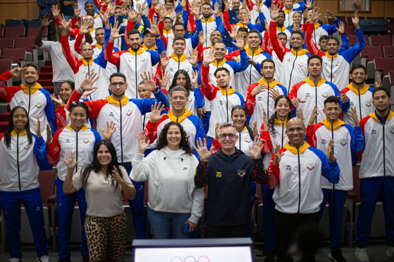 Sordolímpicos recibieron dotación tricolor