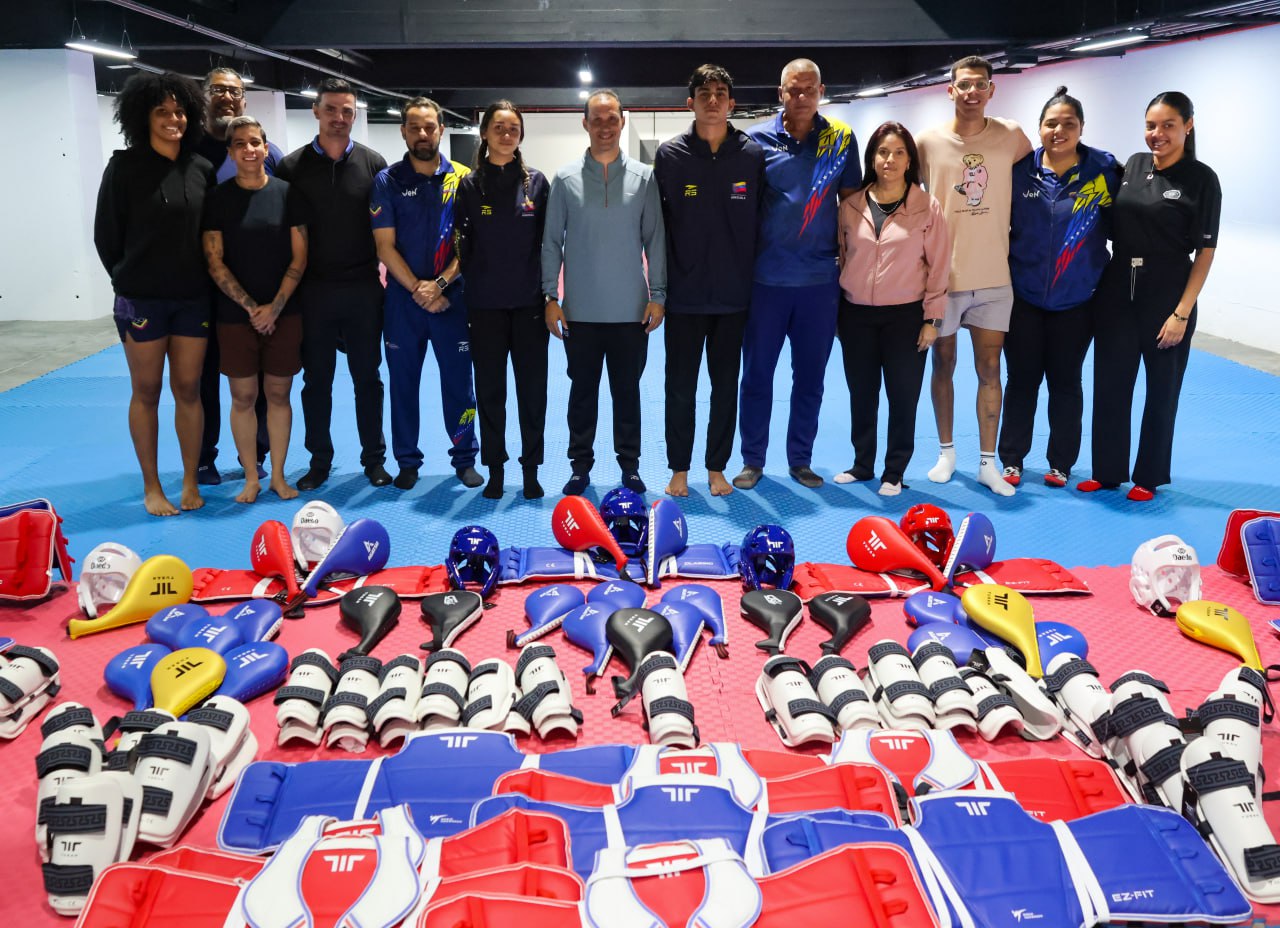 Taekwondo recibió dotación deportiva