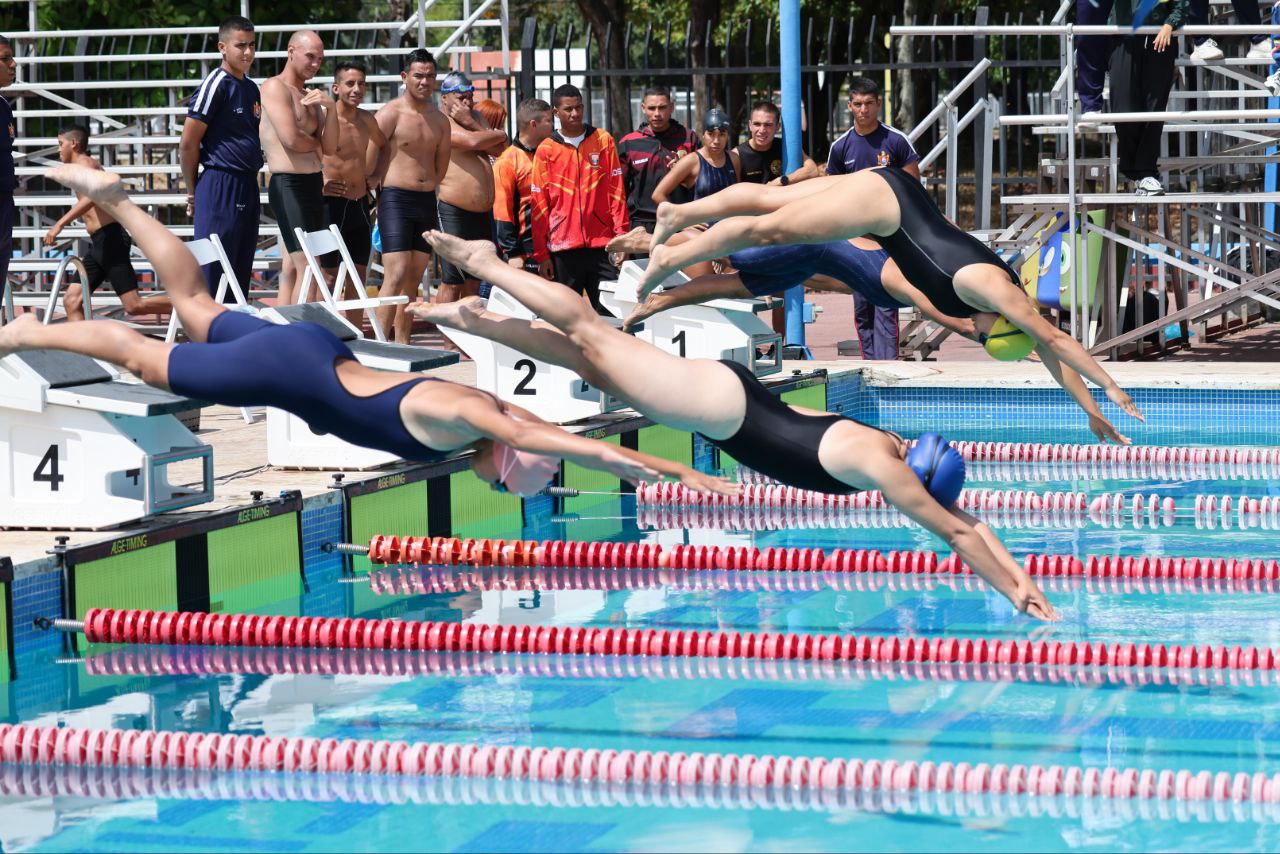 Ejército lideró natación de Interacademias