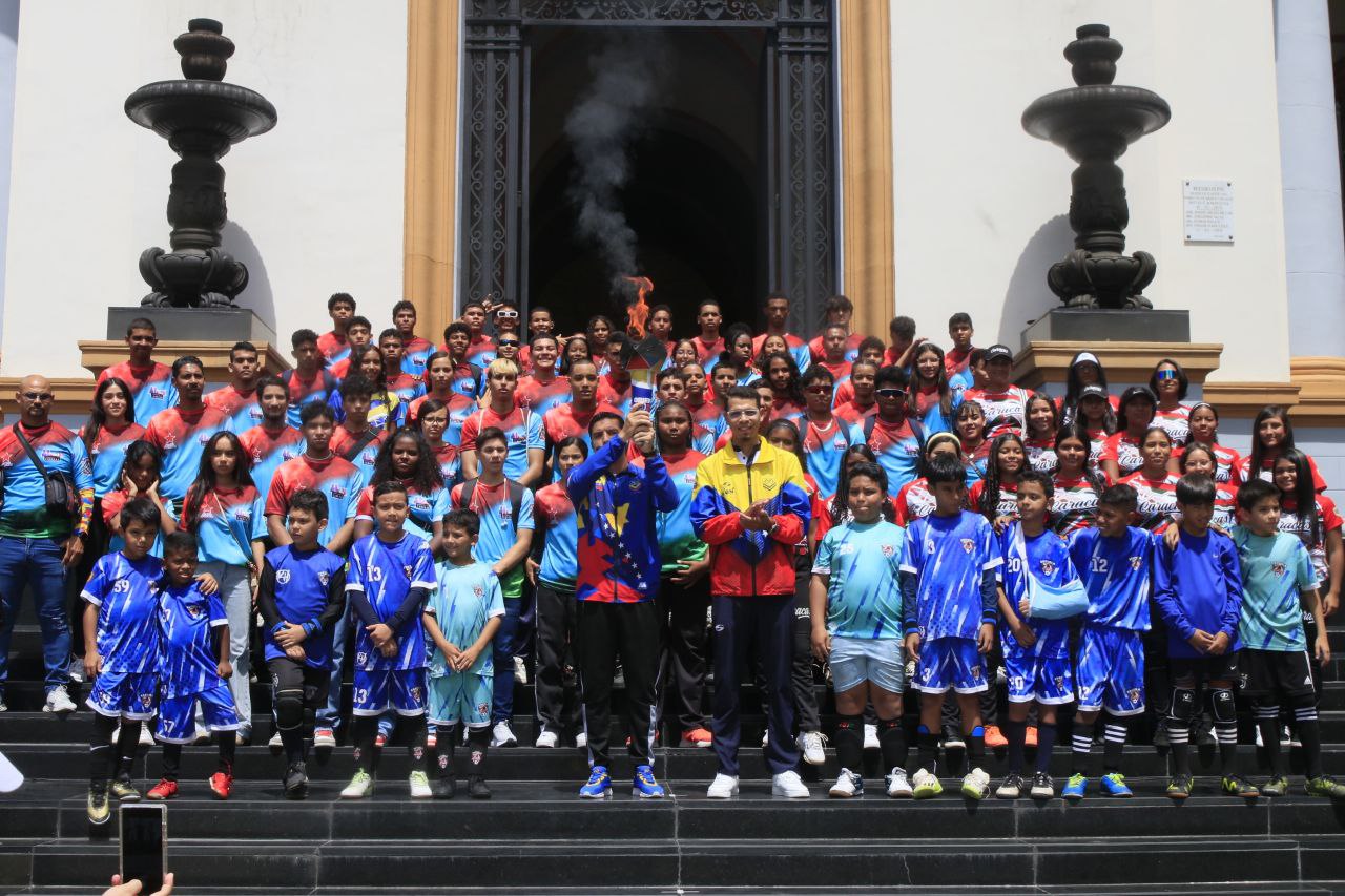 Caracas brilló con la antorcha de los Juegos Nacionales