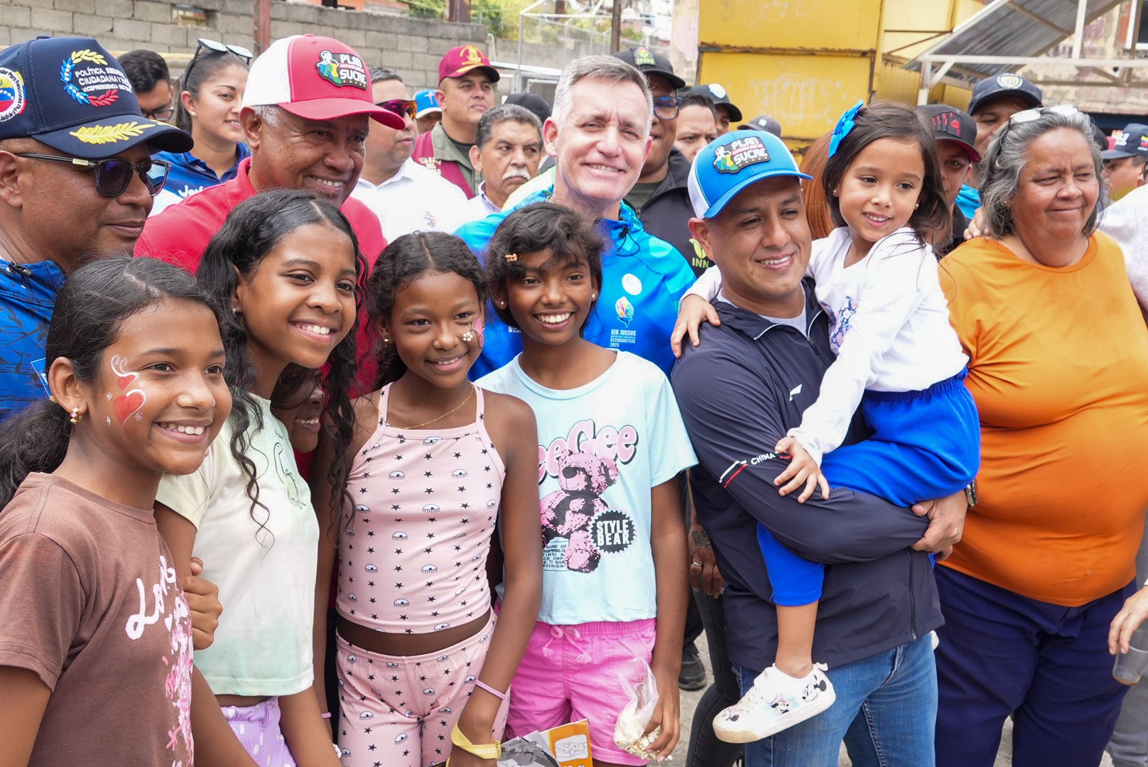 Ministro Cardillo encabezó megajornada en Sucre