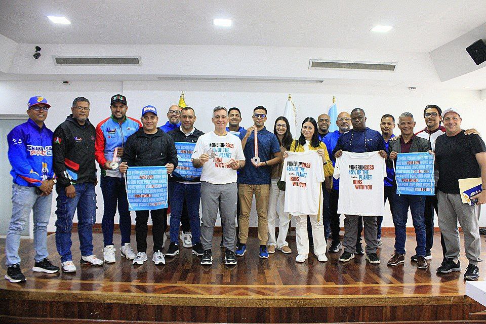 One Run presentó camiseta y medalla