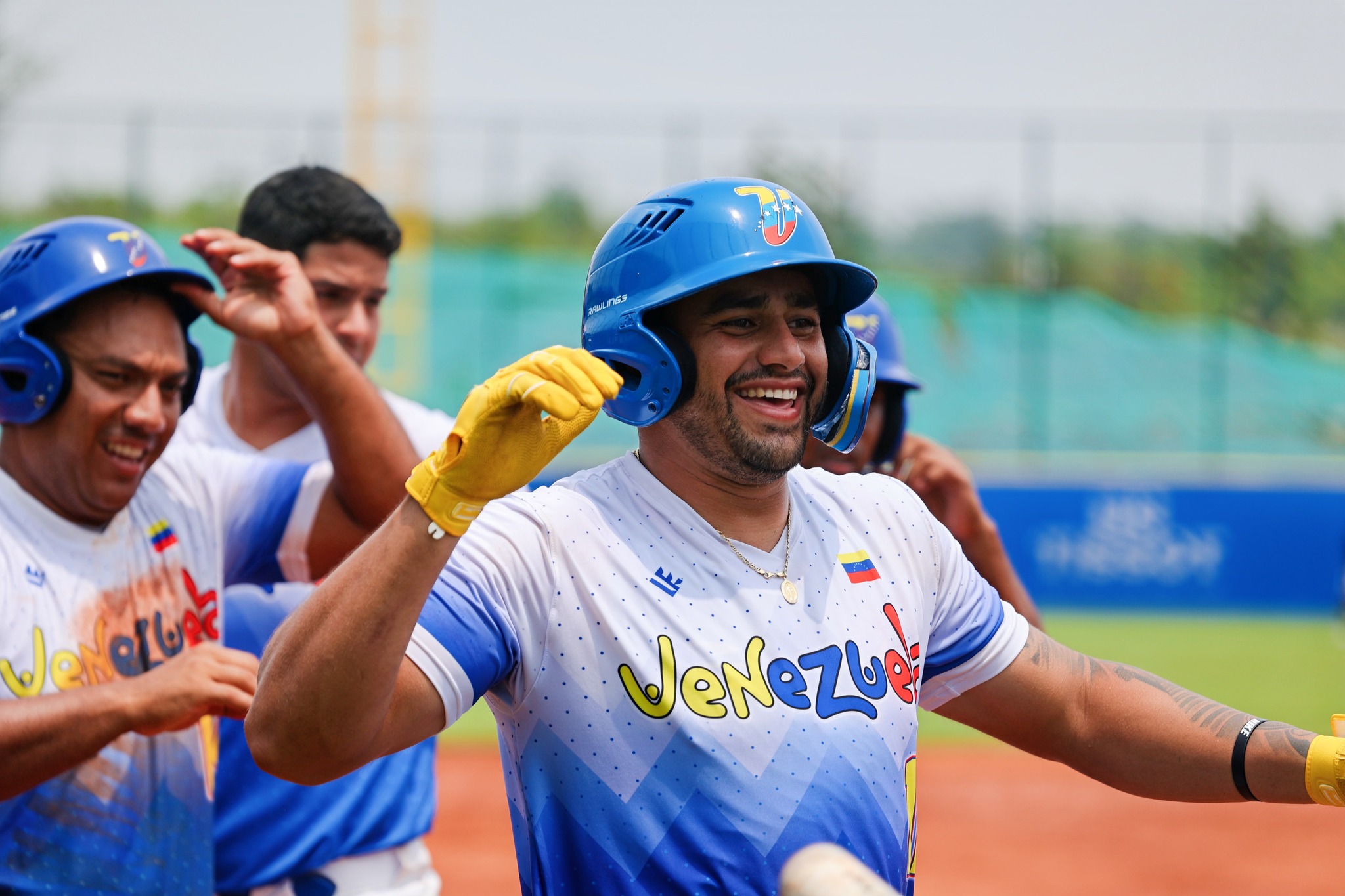 Softbol clasificó por paliza a semifinales