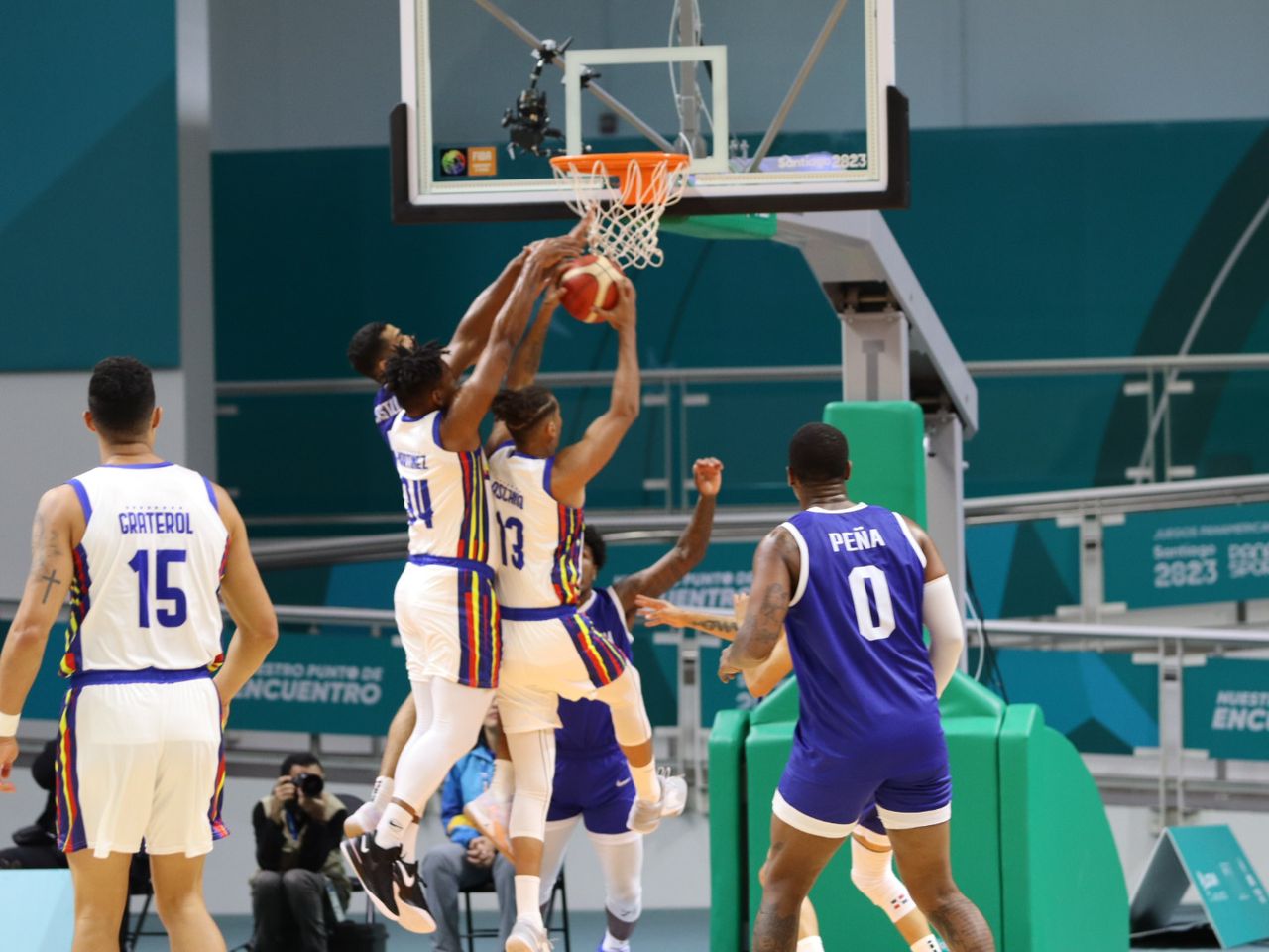 Los chamos de las alturas se llevan la victoria ante Dominicana