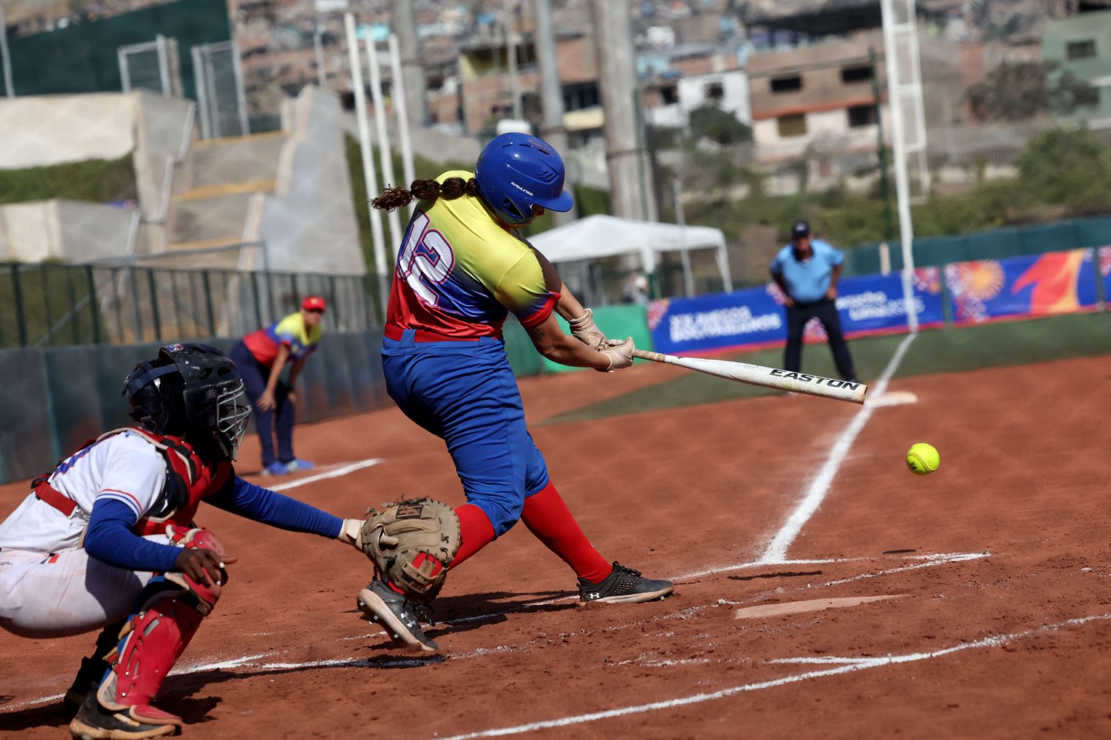 Triunfo aplastante para el softbol femenino