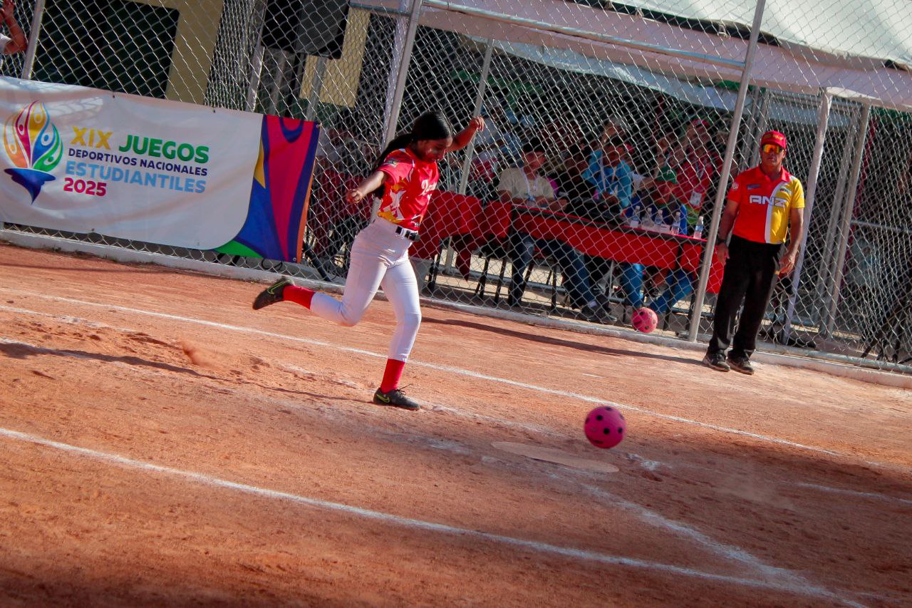 Kickingball estudiantil definió semifinalistas