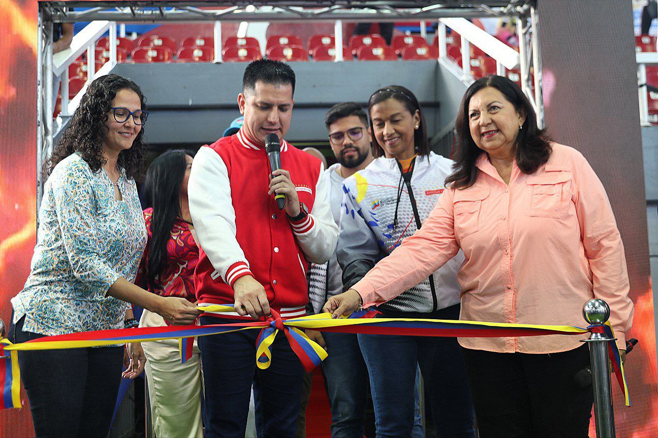EL GIMNASIO JOSÉ BERACASA ABRIÓ SUS PUERTAS PARA LA II EXPO JUVENTUD Y DEPORTE 2023