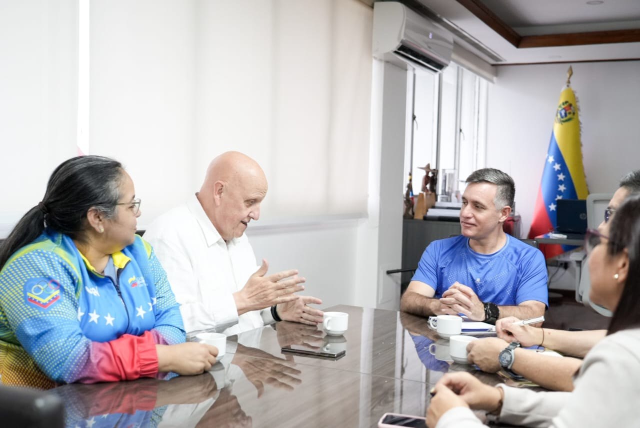 Maestro del ajedrez dicta cátedra en el país