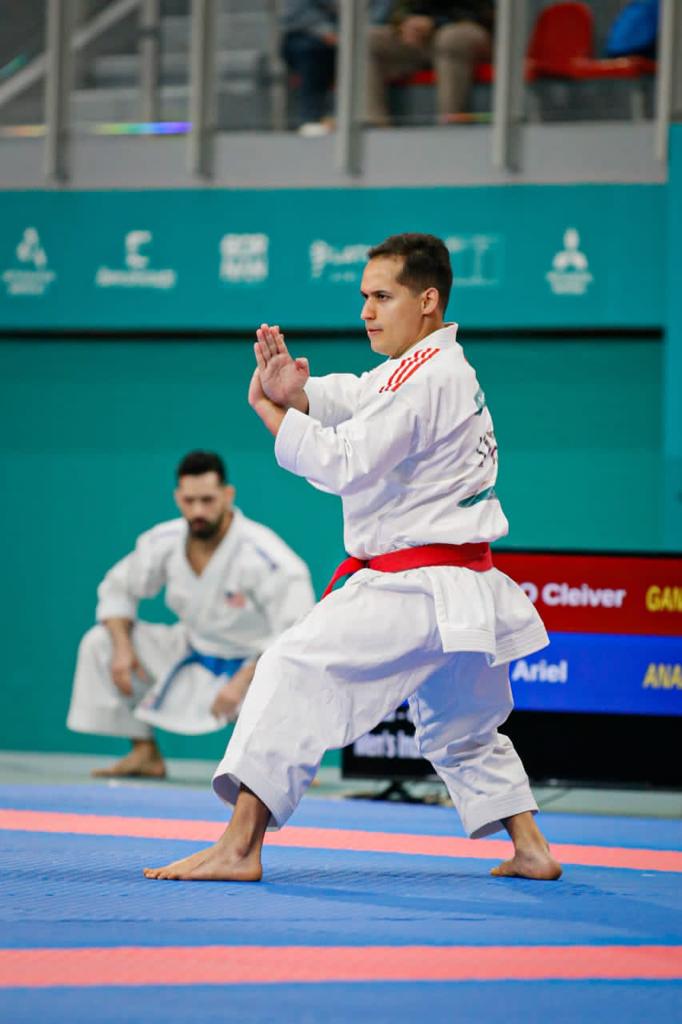 Cleiver Martínez se llevó la medalla de plata en el kata individual masculino