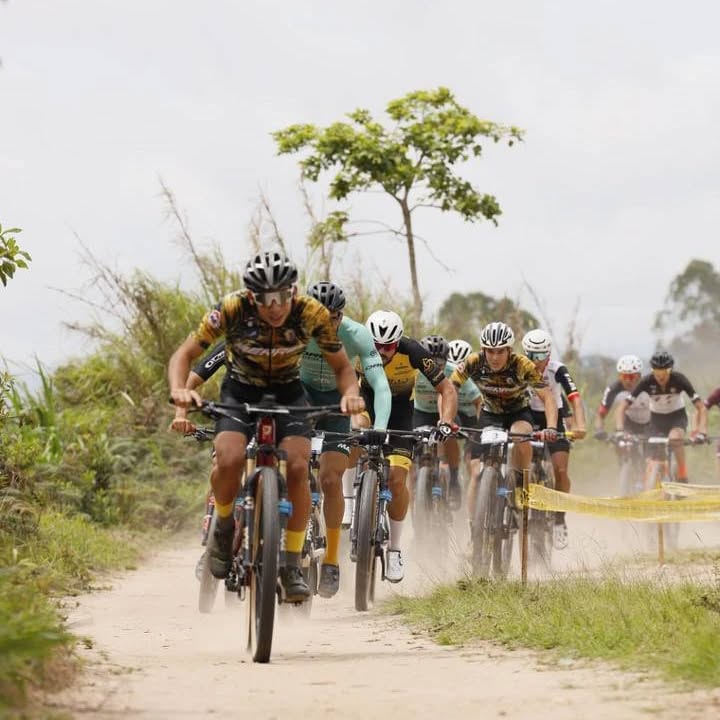 Ciclismo de Montaña reta la altura en Ayacucho