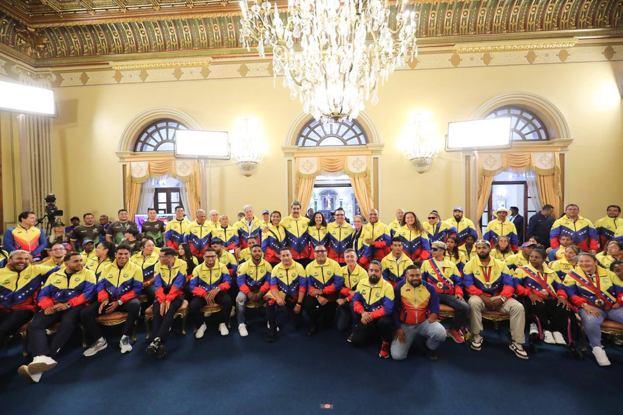 Presidente Maduro condecora a los campeones paralímpicos de París 2024