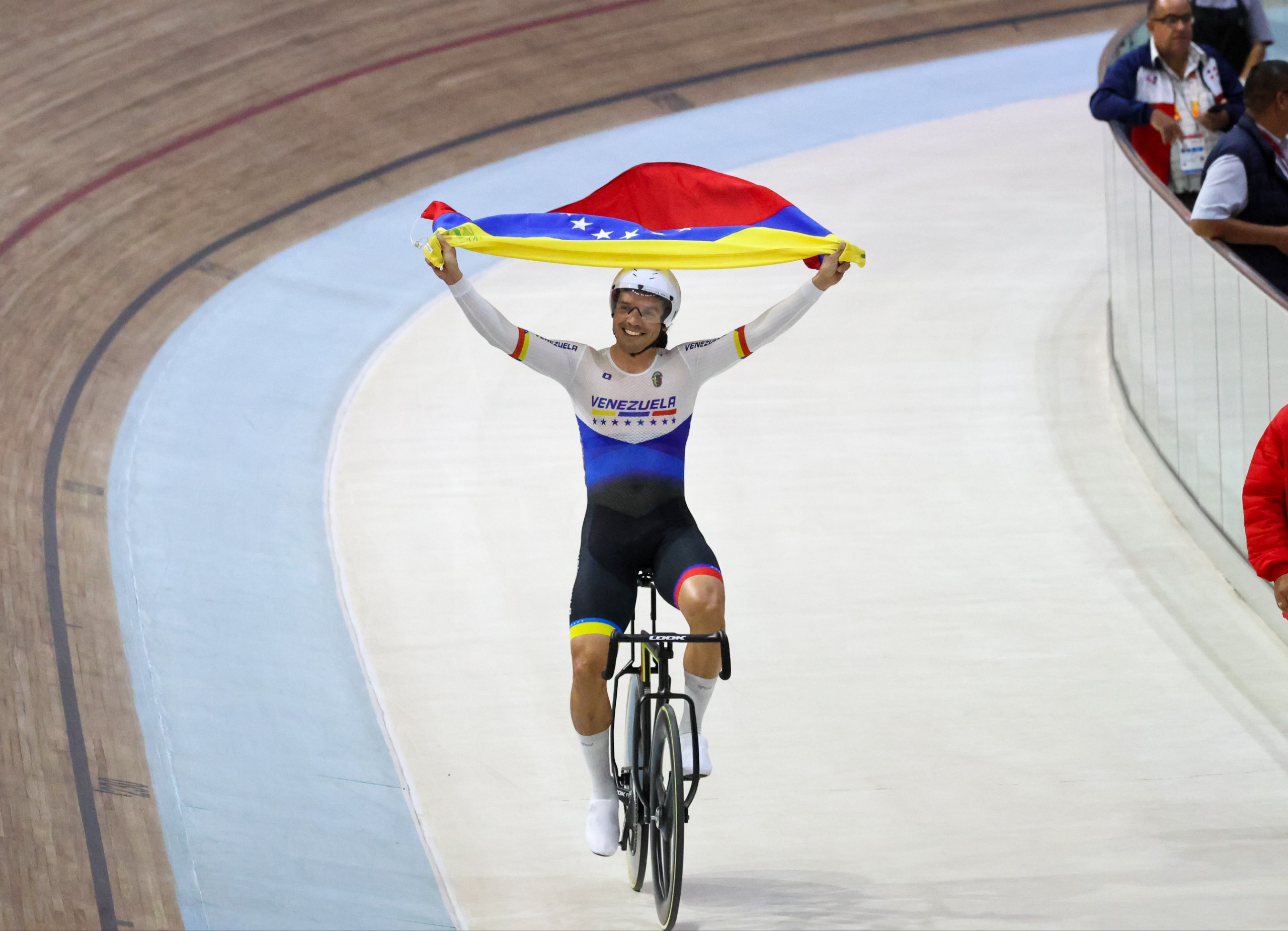 Clever Martínez se llevó el oro a la resistencia
