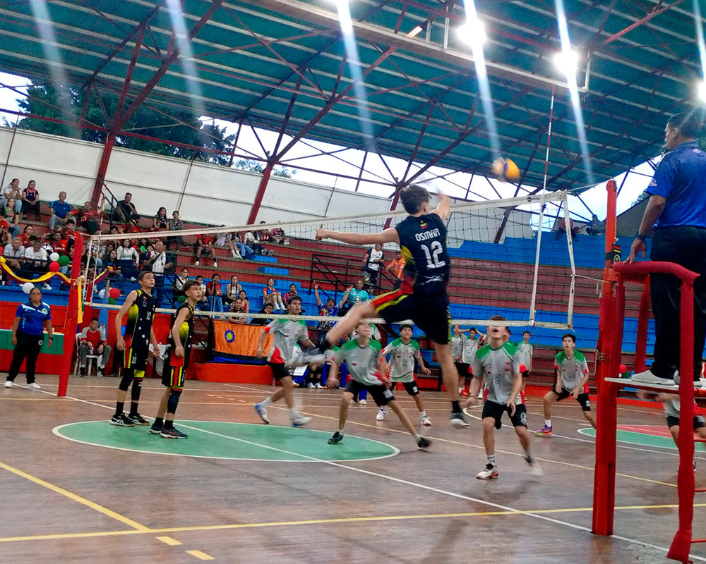 Lara mandó en sub-15 de voleibol