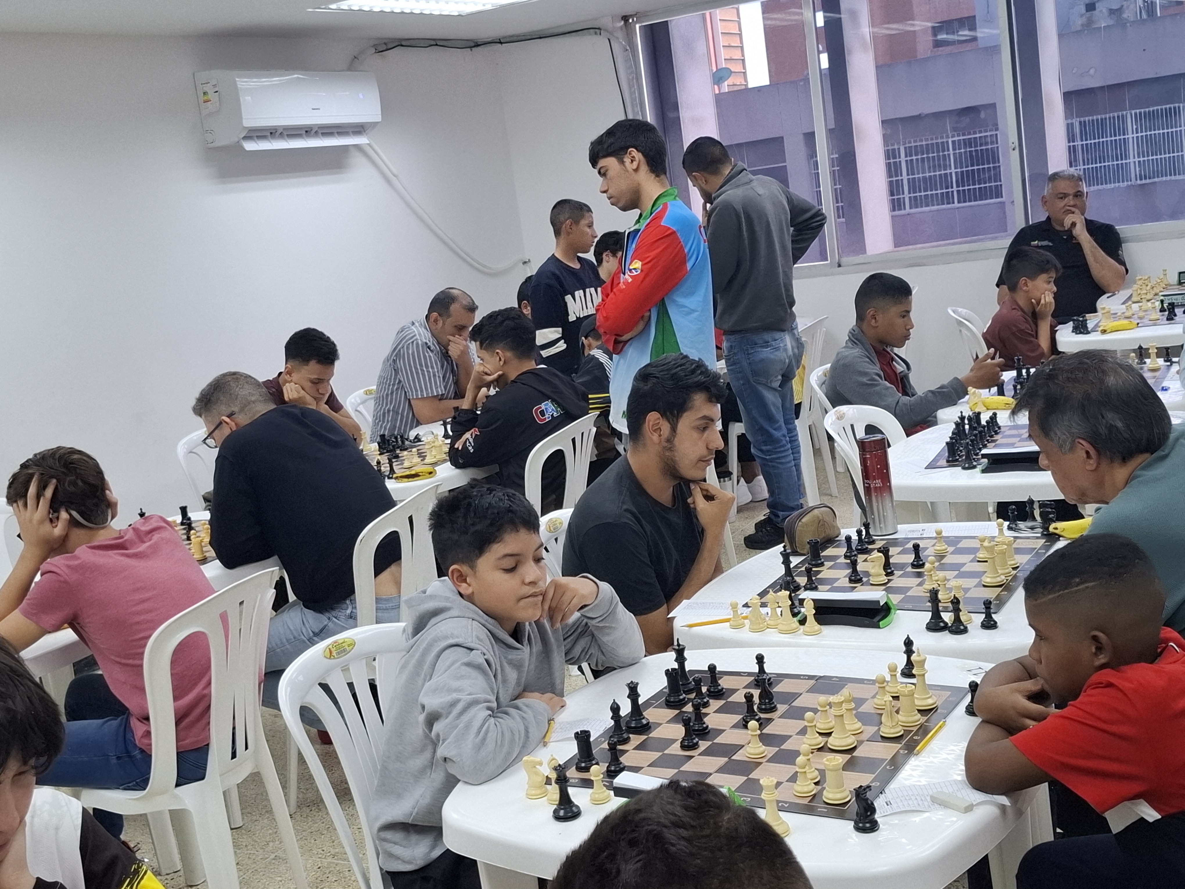 Con la participación de más de 30 atletas continúa el torneo IRT Clásico "Día del Maestro"