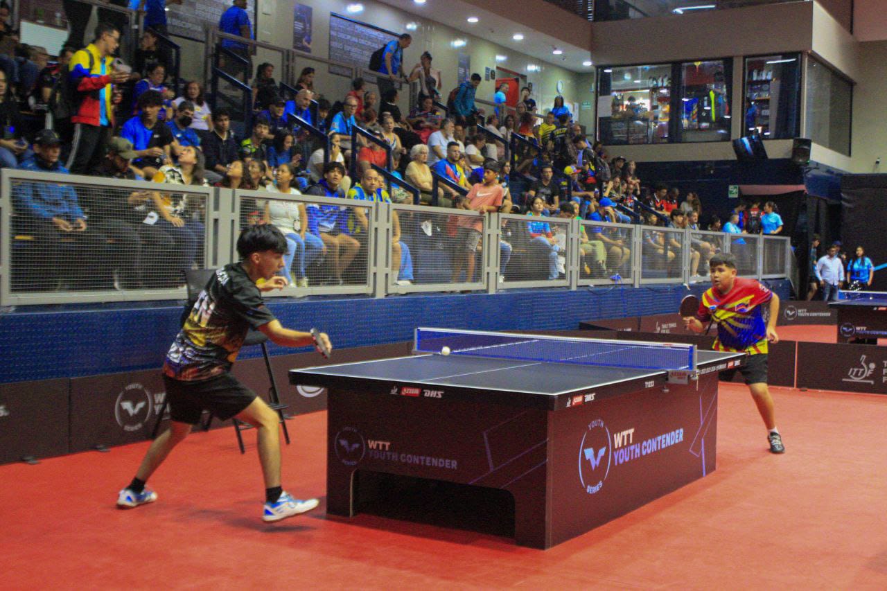 Promesas del tenis de mesa compiten en Caracas