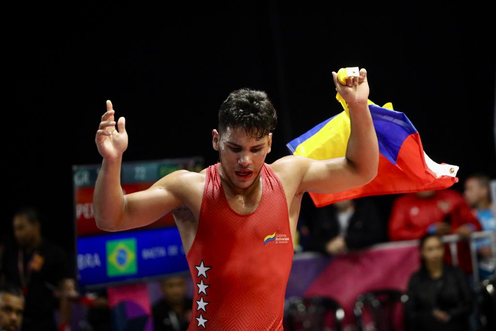 Lucha venezolana conquista tres medallas en Perú