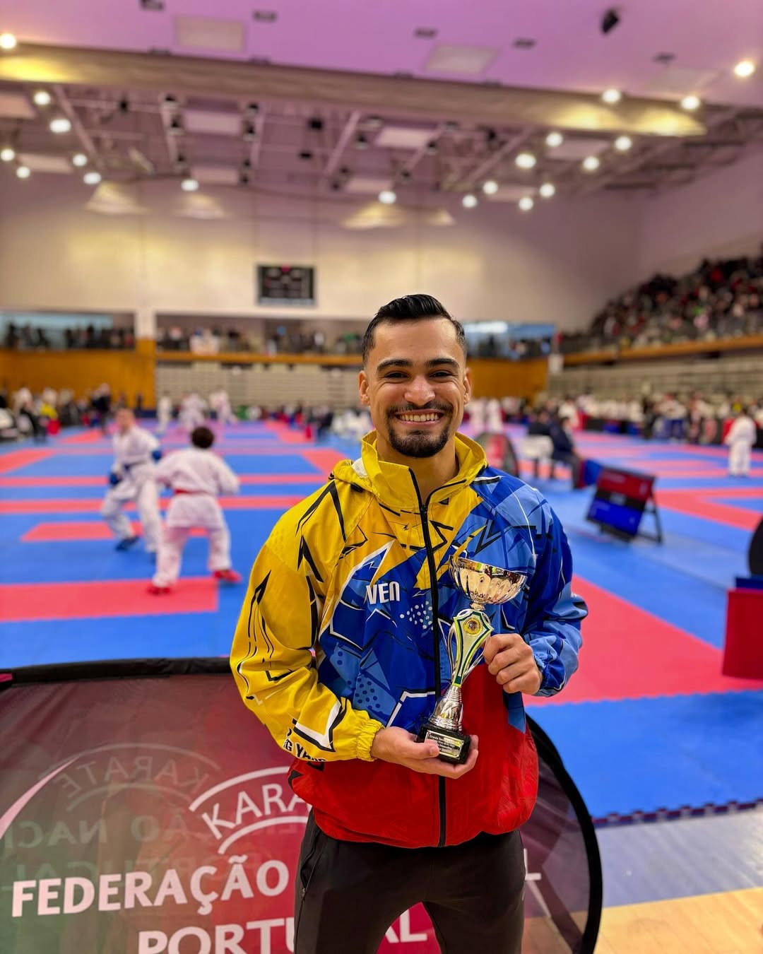 Venezolano Ricardo Pérez se corona campeón en karate de Portugal