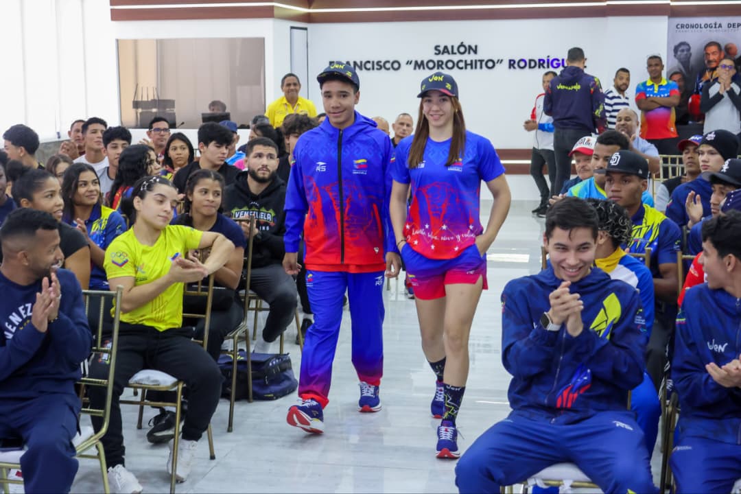 Atletas reciben dotación para entrenar