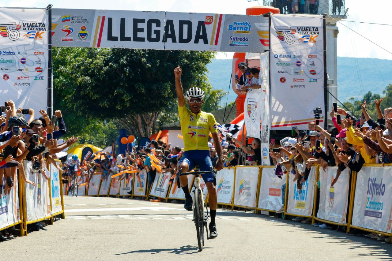Eduin Becerra consolidó la camiseta de líder en el cerro Cristo Rey