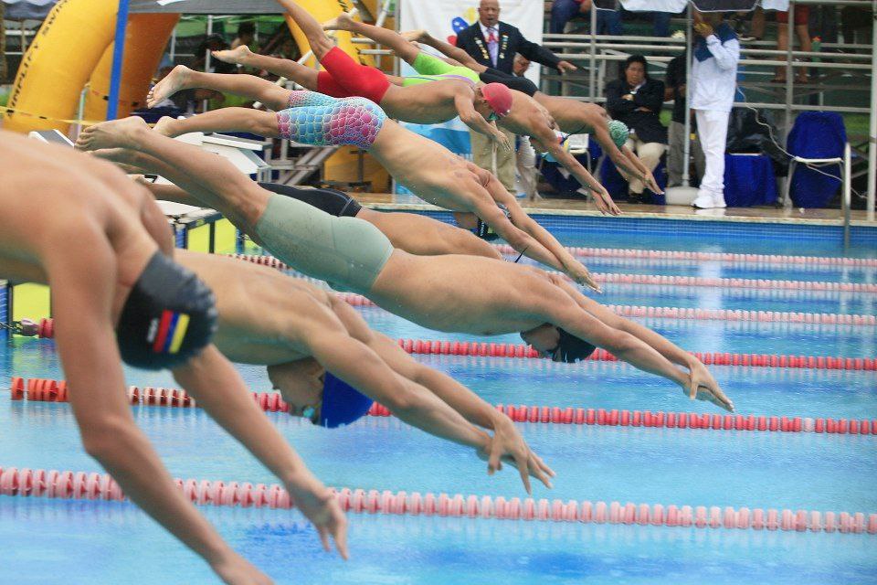 Natación juvenil cumplió en el suramericano